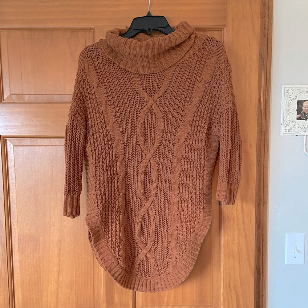 Burnt orange 3/4 sleeve vowel neck Express sweater